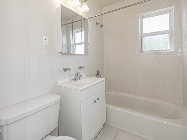 Traditional Bathroomat Troy Hills Village in Parsippany, NJ,07054
